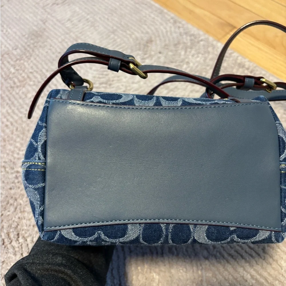 Coach Riya Backpack 21 In Signature Denim - Picture 6 of 7